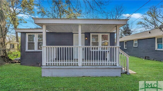 1415 Golden St, Unit -BEDROOM, 1-BATHROOM BUNG in Savannah, GA - Building Photo - Building Photo