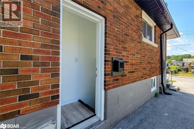265 W 19th St in Hamilton, ON - Building Photo - Building Photo