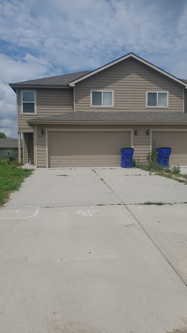 property at 914 Kramer Ct