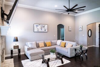 7352 Kingsport Ln in Tyler, TX - Foto de edificio - Building Photo
