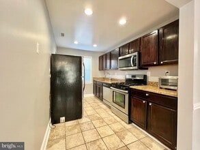 6833 Standish Dr in Hyattsville, MD - Foto de edificio - Building Photo
