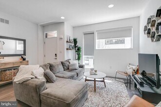 938 N Leithgow St in Philadelphia, PA - Building Photo - Building Photo