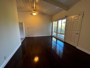 243 1/2 S Church Ln, Unit 243 1/2 in Los Angeles, CA - Building Photo - Building Photo