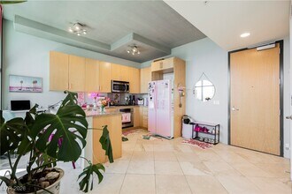 353 E Bonneville Ave in Las Vegas, NV - Building Photo - Building Photo