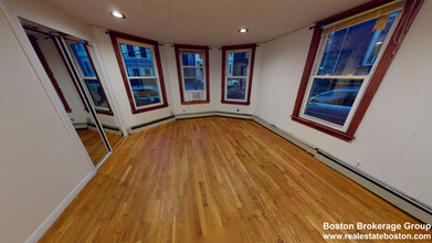 5 Oswald St, Unit 1 in Boston, MA - Building Photo - Building Photo