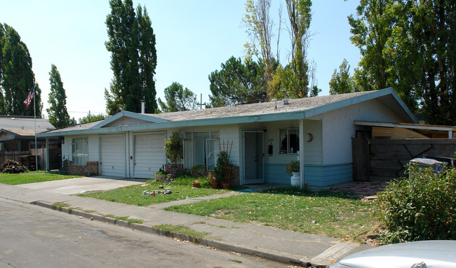 1211 Jacky Dr in Santa Rosa, CA - Building Photo - Building Photo