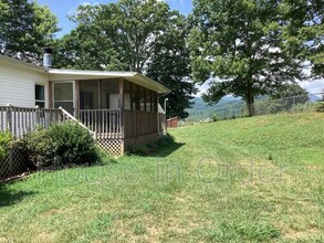 687 Newfound Rd in Leicester, NC - Building Photo - Building Photo