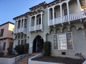 358 N Gardner St, Unit 356.5 in Los Angeles, CA - Building Photo