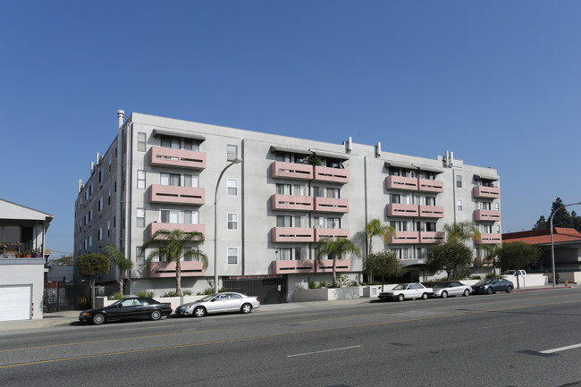 Overland Apartments in Culver City, CA - Building Photo - Building Photo