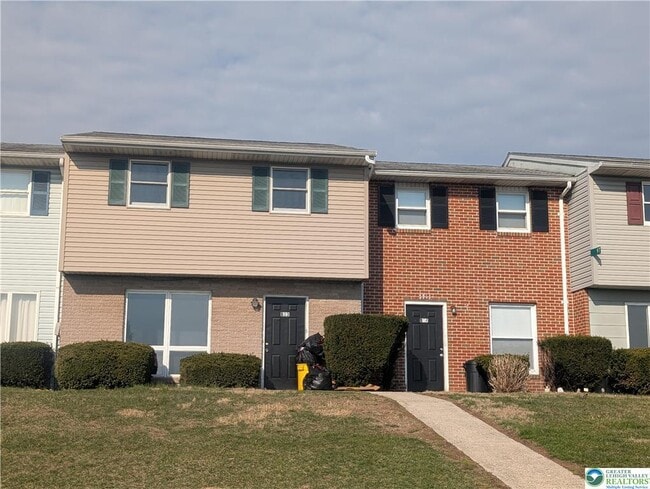 97 E Hillcrest Ln in Slatington, PA - Building Photo - Building Photo