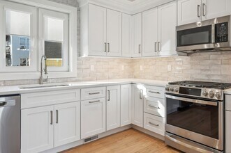 239 Henry St in Stamford, CT - Building Photo - Building Photo