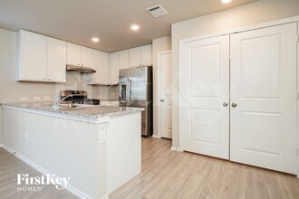 6432 Pickaxe Way in San Antonio, TX - Foto de edificio - Building Photo