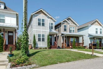 2211 11th Ave N in Nashville, TN - Building Photo - Building Photo