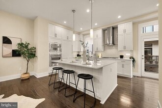 153 Winsome Cir in Bethesda, MD - Building Photo - Building Photo