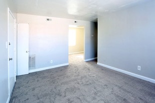 Parkwood Manor in Norfolk, VA - Building Photo