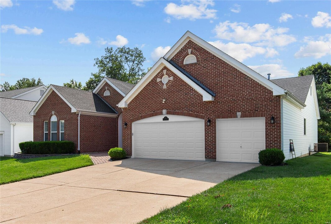 1169 Nooning Tree Dr in Chesterfield, MO - Building Photo