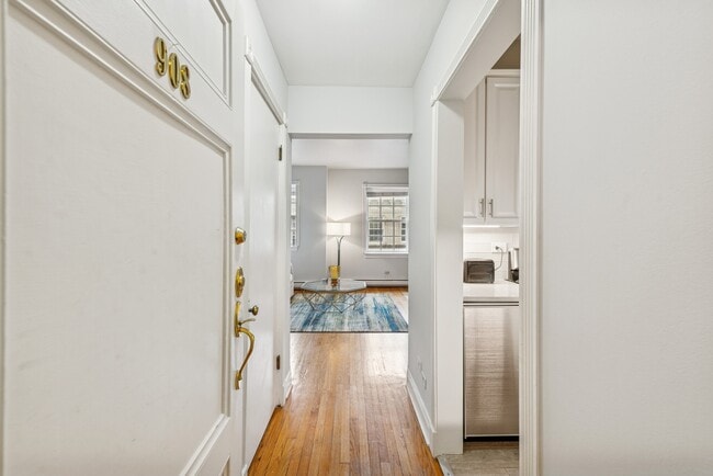 70 E Scott St in Chicago, IL - Building Photo - Building Photo