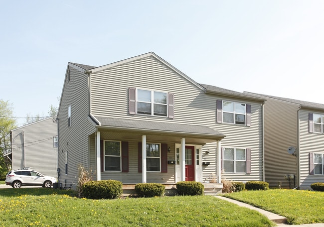 Alton Burcham Town Homes in East Lansing, MI - Foto de edificio - Building Photo