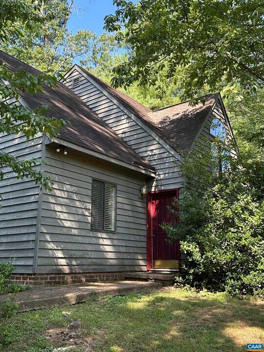 1704 Bent Tree Ct in Charlottesville, VA - Building Photo