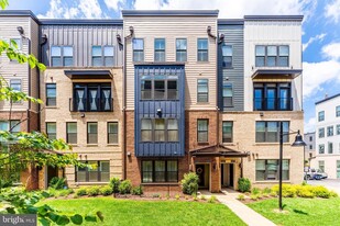 1668 Bandit Loop in Reston, VA - Building Photo