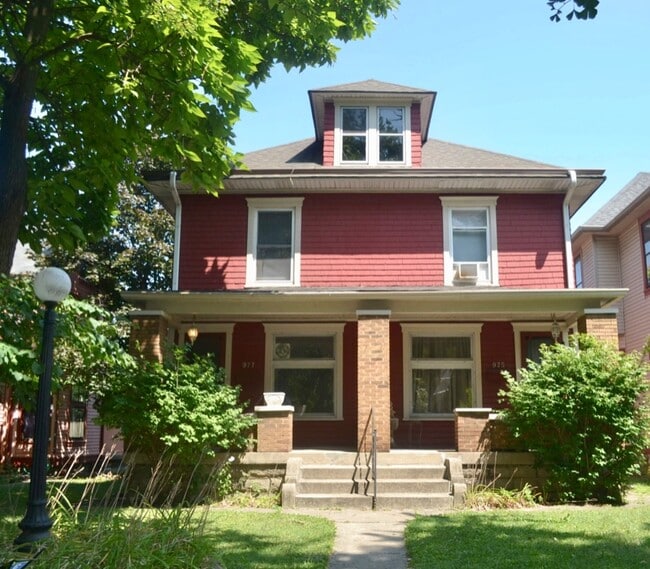 property at 977 Woodruff Pl E Dr