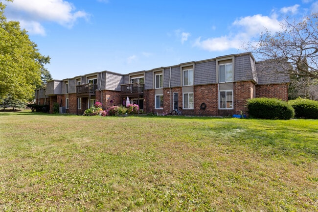 Cambridge Manor in Lansing, MI - Building Photo - Building Photo