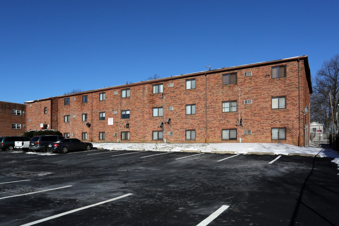 Jarretts Court Apartments in Philadelphia, PA - Building Photo