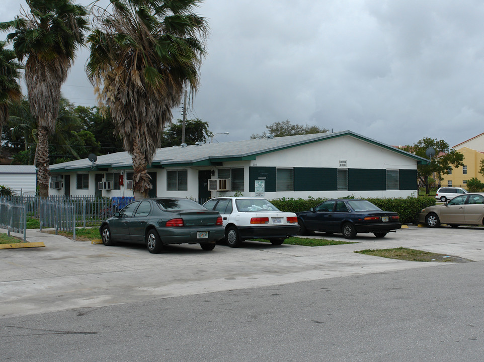 2316 Freedom St in Hollywood, FL - Building Photo