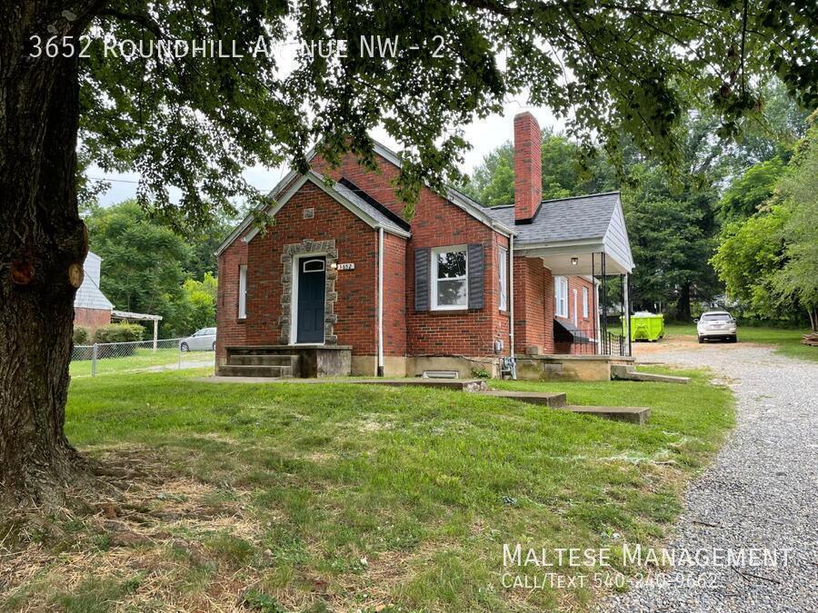 3652 Roundhill Ave NW in Roanoke, VA - Building Photo