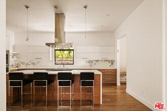 5062 Woodley Ave in Los Angeles, CA - Building Photo - Building Photo