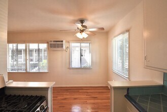 10834 Bloomfield St in Los Angeles, CA - Building Photo - Building Photo