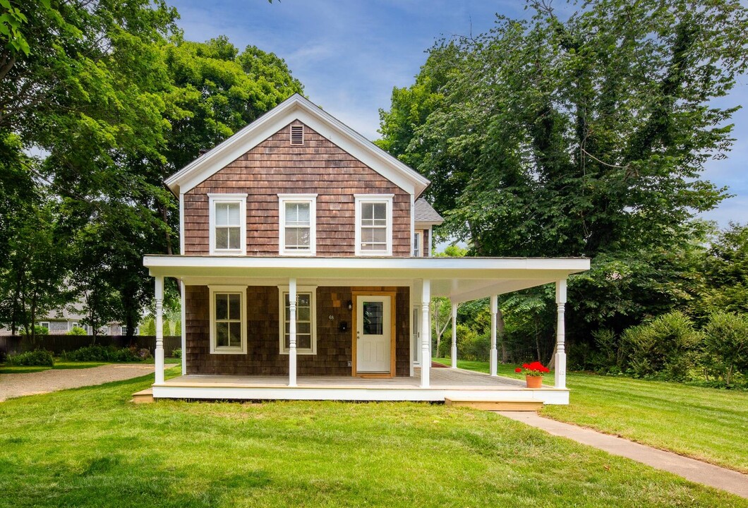 68 Buell Ln in East Hampton, NY - Building Photo