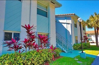 2730 Forest Hills Blvd in Coral Springs, FL - Building Photo - Building Photo