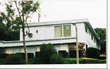 1655-1701 W Malvern Ave in Fullerton, CA - Foto de edificio - Building Photo