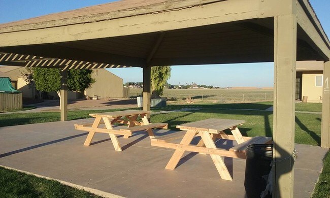 Town and Country Apartments in Holtville, CA - Building Photo - Building Photo