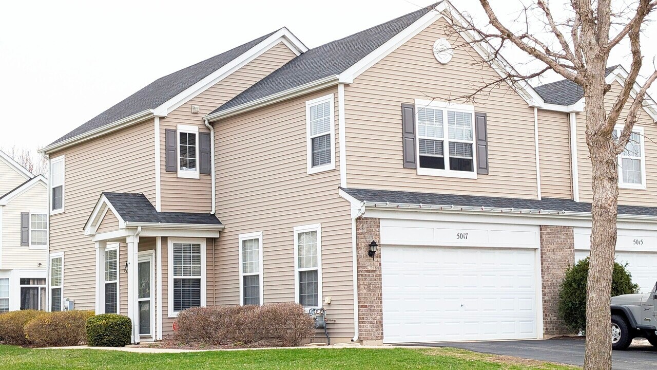 5017 Montauk Dr in Plainfield, IL - Building Photo