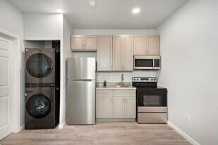 2805 Church St in Galveston, TX - Building Photo