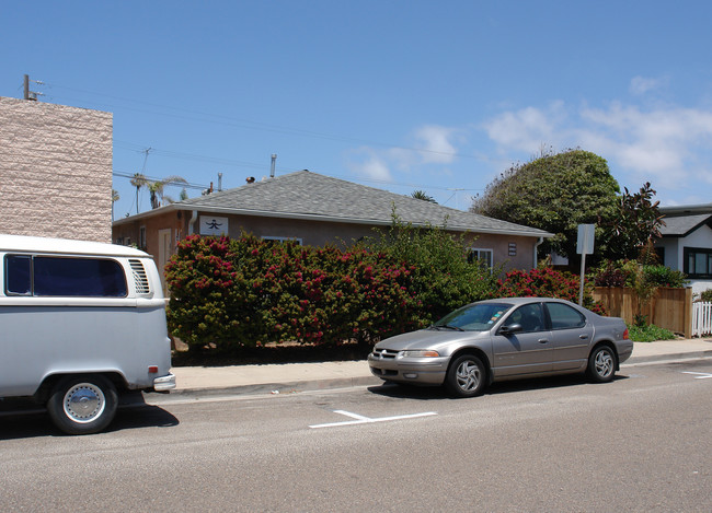 122-126 Ebony Ave in Imperial Beach, CA - Building Photo - Building Photo