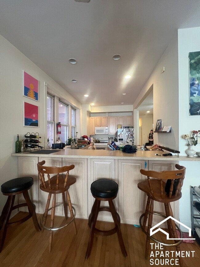 3238 N Sheffield Ave, Unit 1