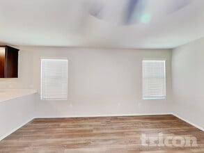 908 Lady Bird St, Unit 103 in Ennis, TX - Building Photo - Building Photo