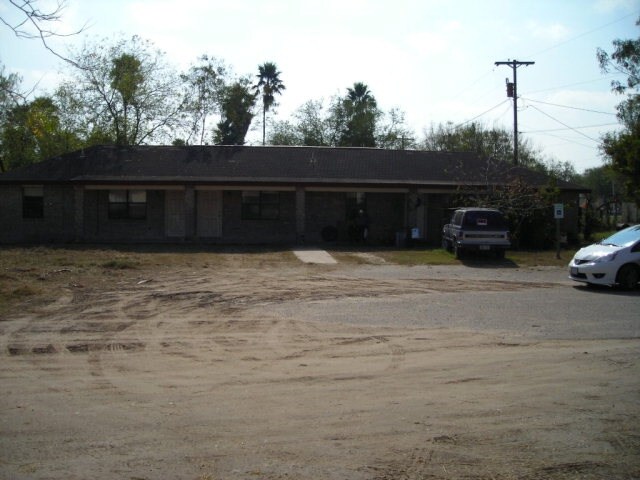 401 Vela Jackson Ave in La Joya, TX - Foto de edificio - Building Photo