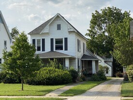 222 W Wooster St, Unit B in Bowling Green, OH - Building Photo