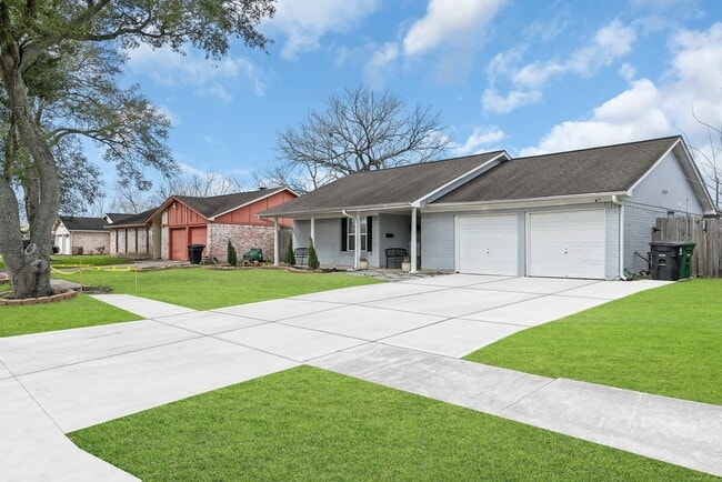 property at 11811 Flushing Meadows Dr