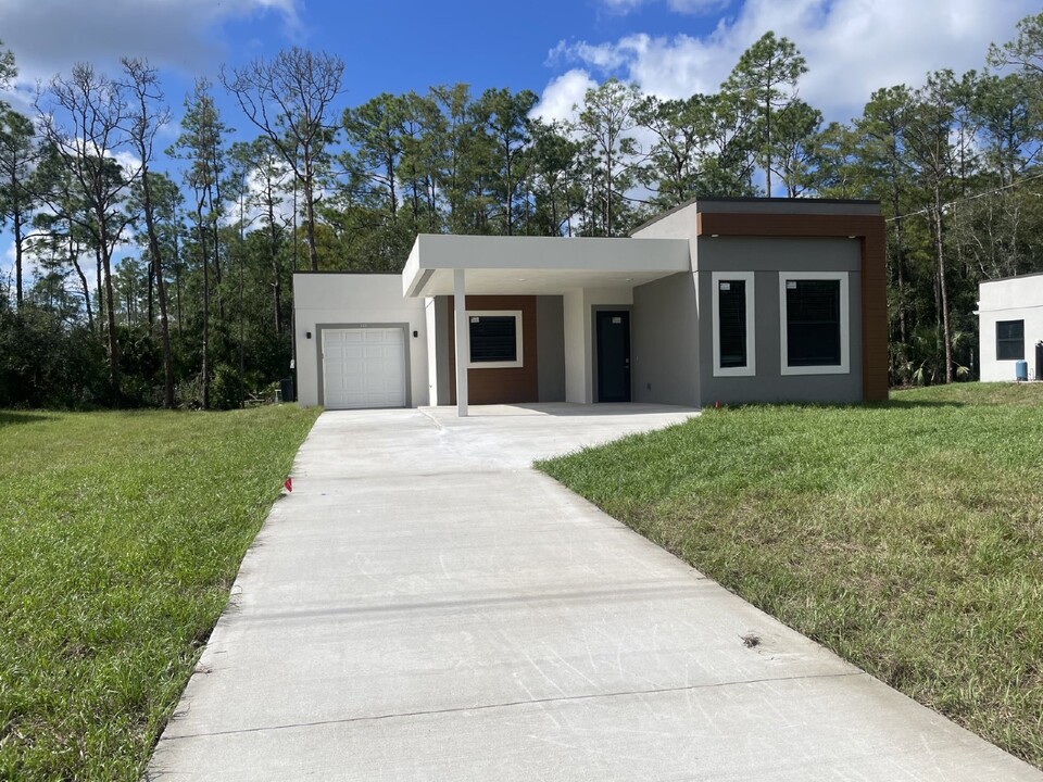141 Greenbriar Blvd in Lehigh Acres, FL - Building Photo