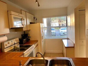 6660 SW 130th Ave in Miami, FL - Building Photo - Building Photo