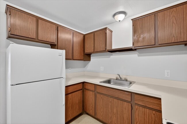 Stephan Manor in Warren, MI - Building Photo - Building Photo