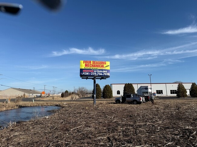 8401 Colorado St, Unit North Face in Hobart, IN - Foto de edificio - Building Photo