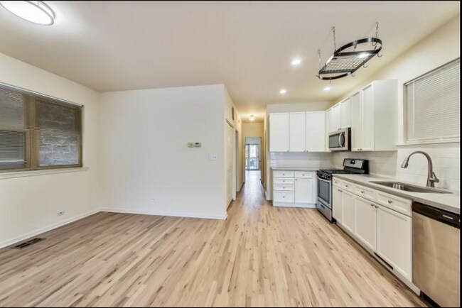 2817 N Damen Ave, Unit 1 in Chicago, IL - Building Photo - Building Photo