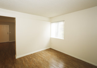 Casa Royale Apartments in Van Nuys, CA - Building Photo - Interior Photo