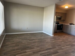 556 Briarwood Rd in Venice, FL - Building Photo - Building Photo